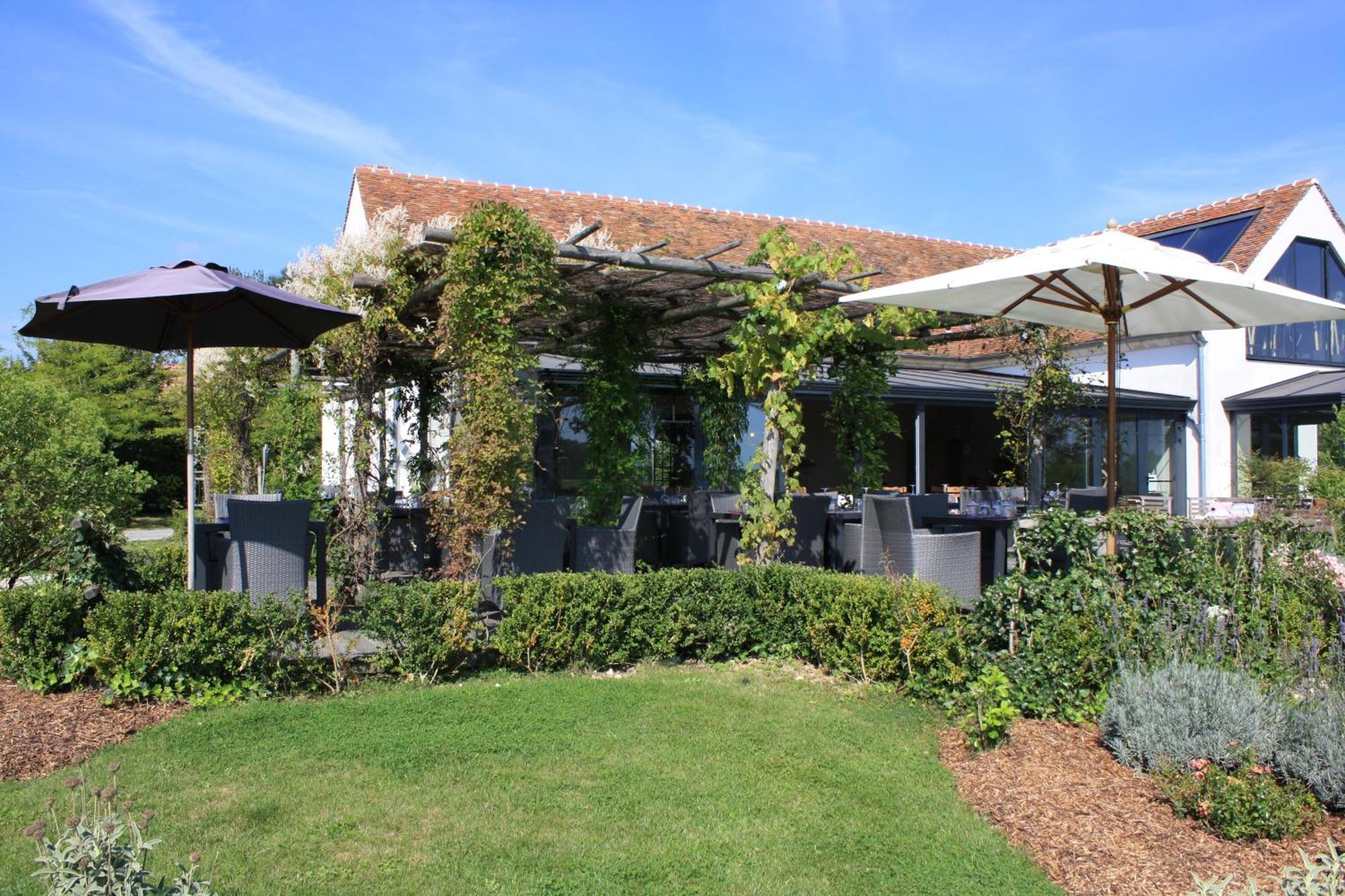 Domaine De Bellevue, The Originals Relais Hotel Neufmoutiers-en-Brie Екстериор снимка